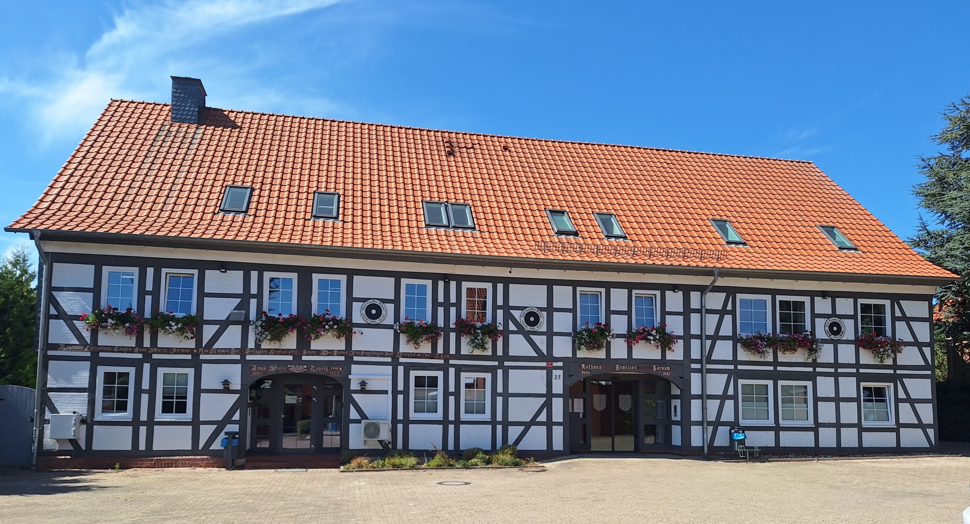 Auf dem Foto ist das Rathaus zu sehen