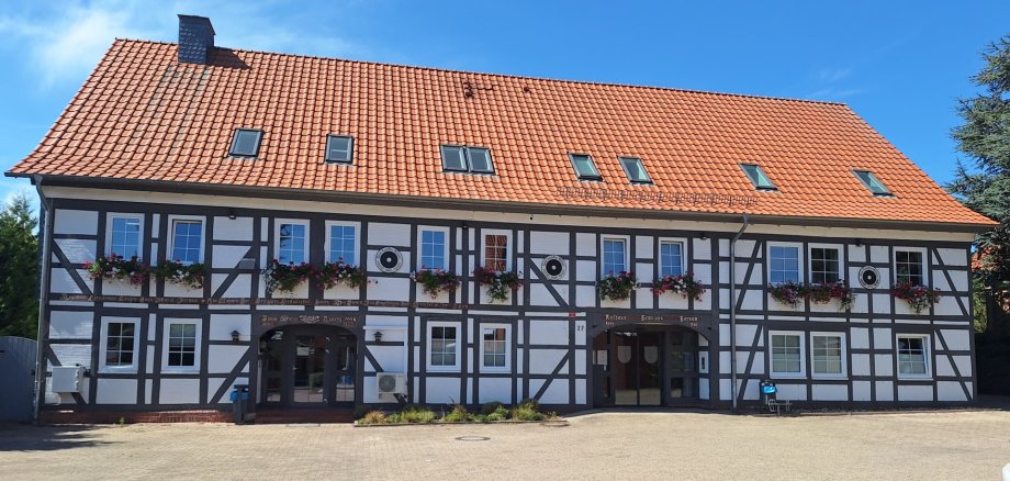 Auf dem Foto ist das Rathaus zu sehen