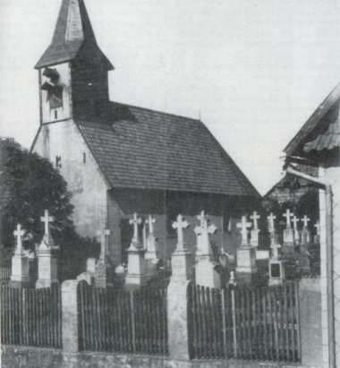 Dorffriedhof mit St. Jahannes-Kapelle (Quelle: Ortschronik von 1995)