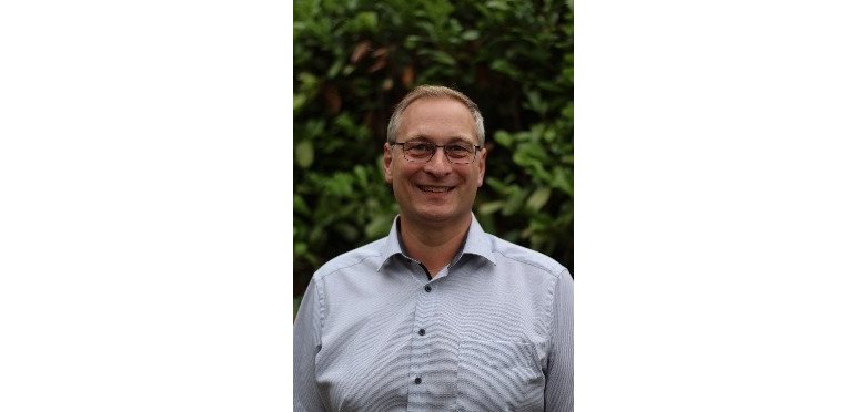 Auf dem Bild ist der jetzige Ortsrat von Klein Förste Alexander Pabst zu sehen